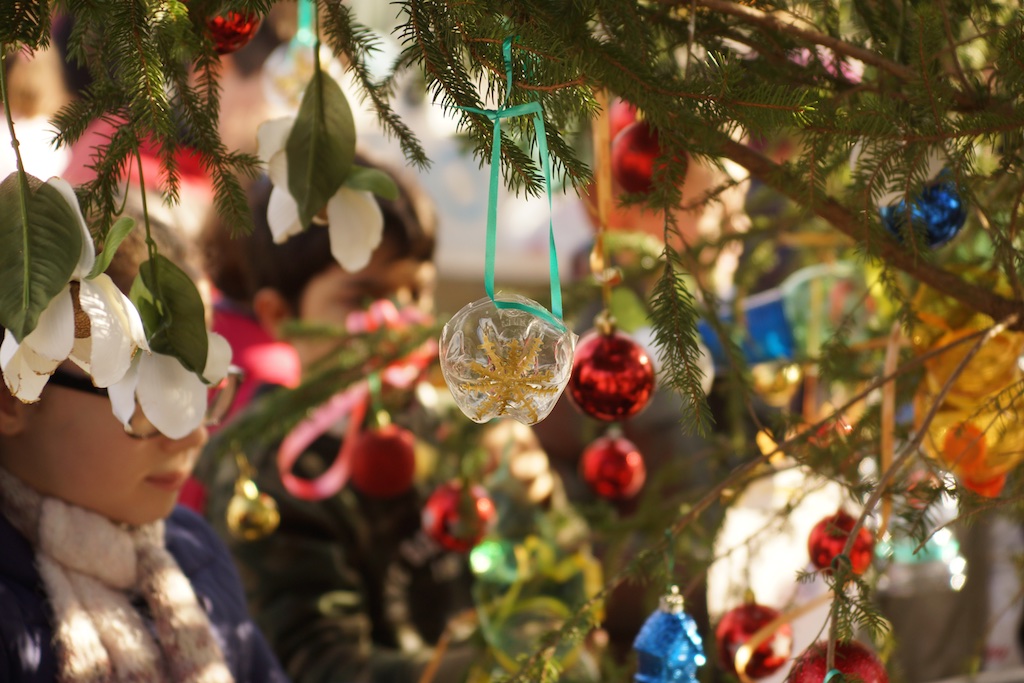 Allestimento dell'albero di Natale di Piazza Antonio Basso