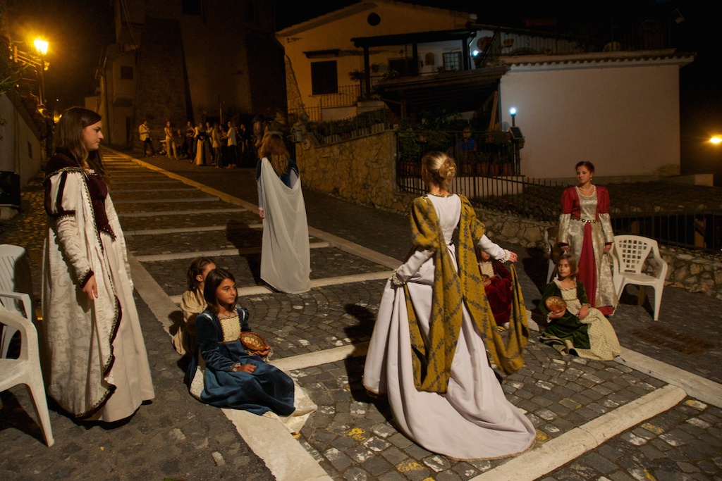 Prove della sfilata sulle scalette sl borgo