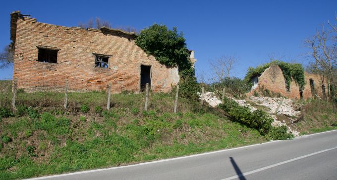 Vento: viene giù il sanatorio